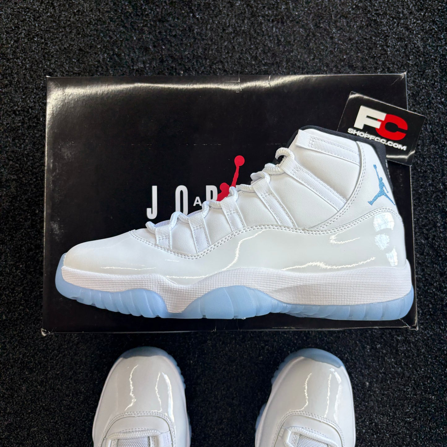 [ON HAND] JORDAN 11 LEGEND BLUE 2024