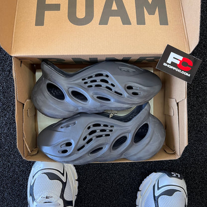 YEEZY FOAM RUNNR CARBON