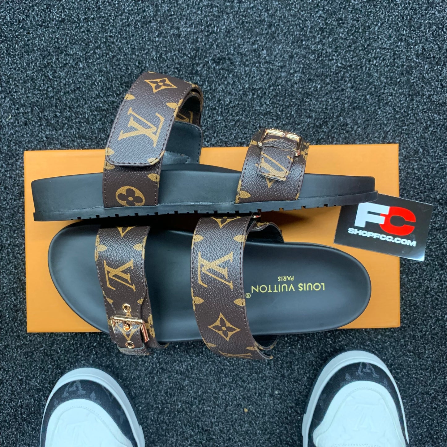 L/V MONOGRAM SANDALS